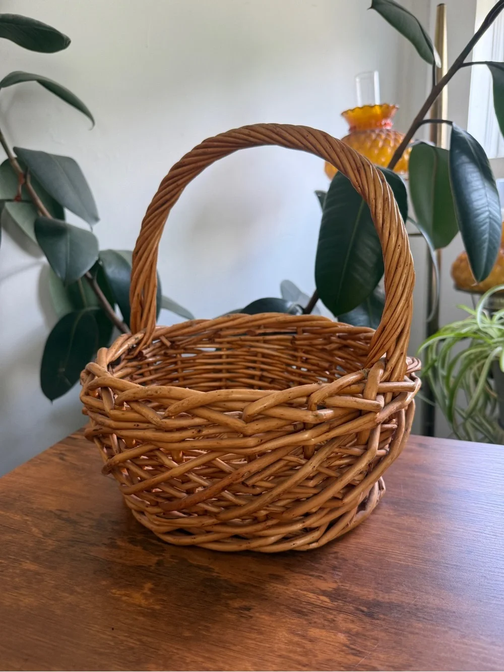 Woven Willow Basket with Handle - Natural Brown